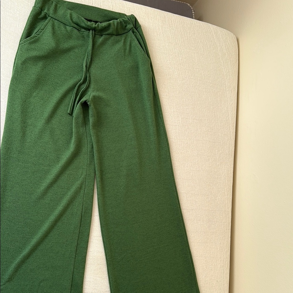 Green Women's  pants. Brazilian